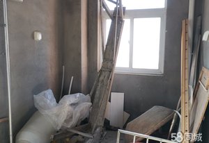 滨海国际新城电梯8楼 2室1厅 毛坯 带山窗 50万